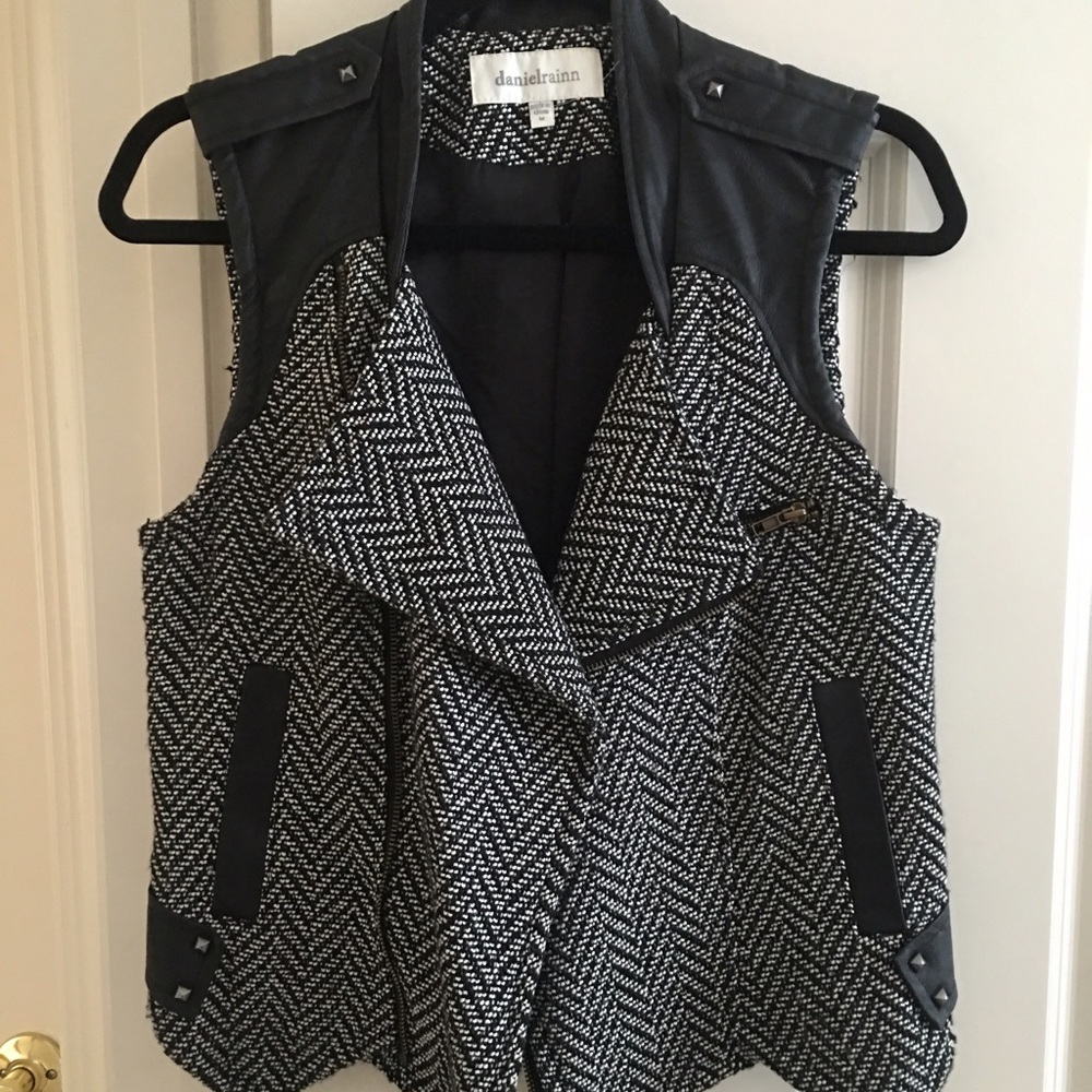 Daniel Rainn herringbone with leather detail vest